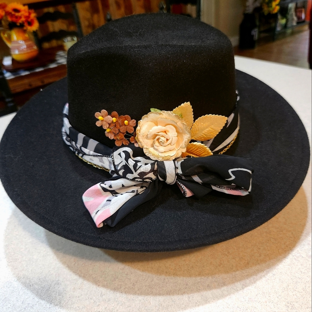 Black beauty wide brim hat